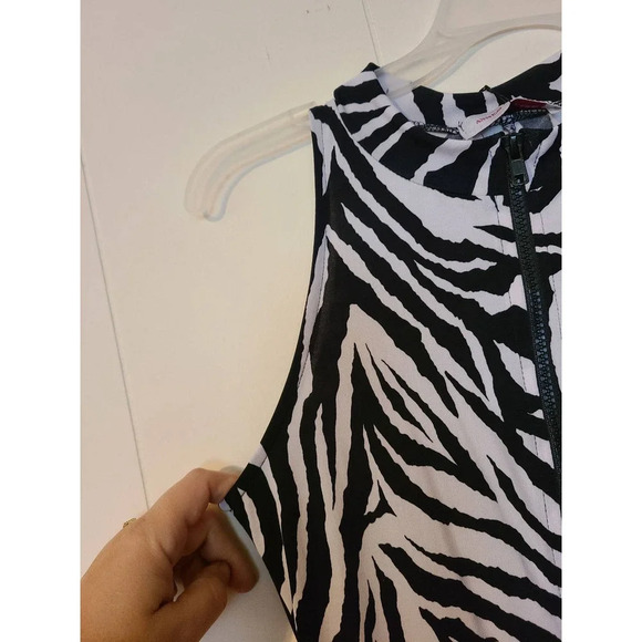Annes Apparel Jumpsuit Women's Zebra Print Sleeveless Zip Closure Small (VA1) - Picture 3 of 9